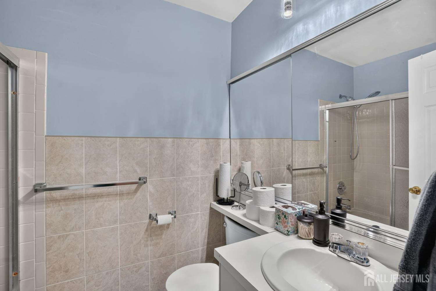 51 Woodmere Drive Sayreville NJ 08859