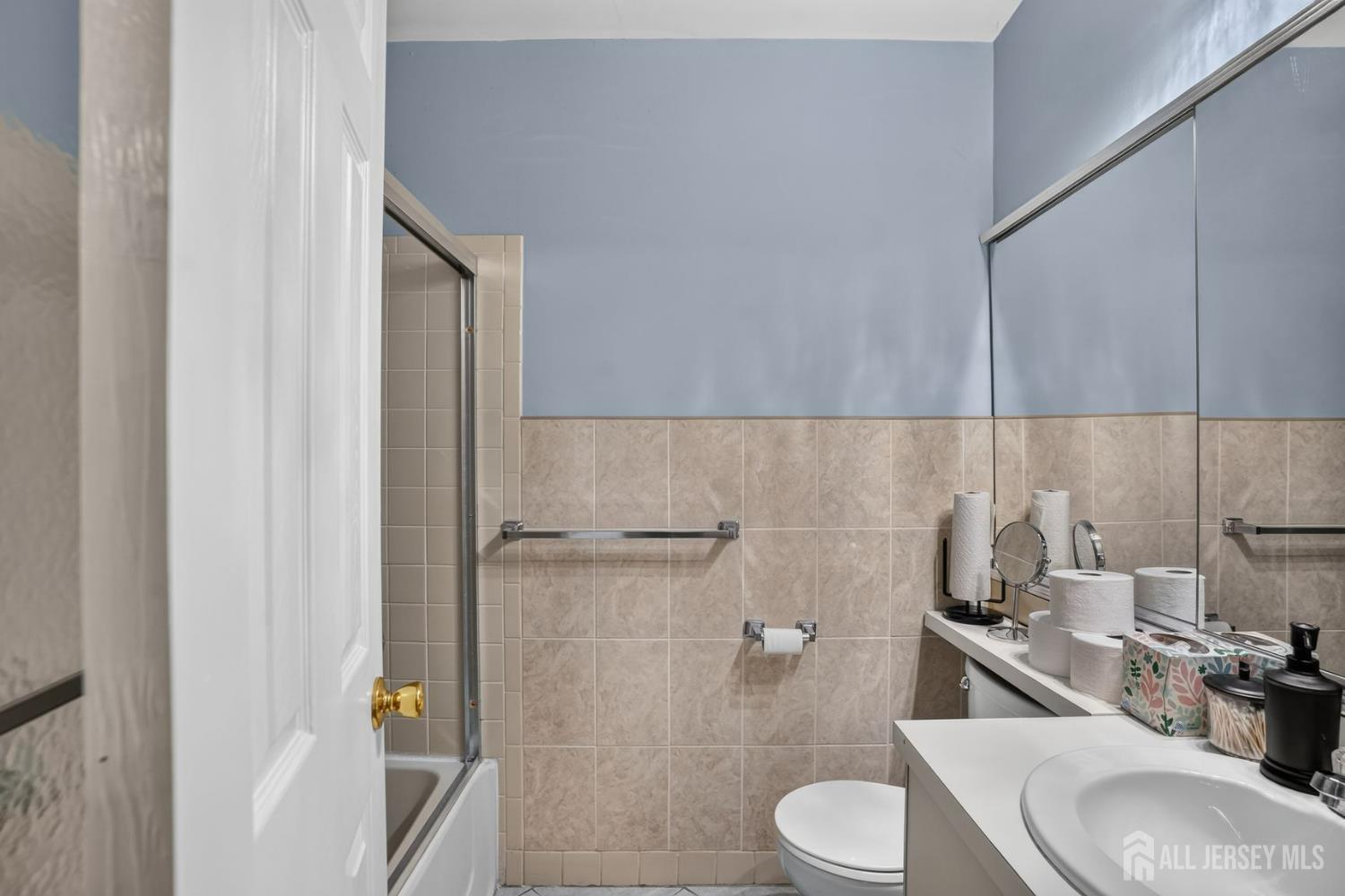 51 Woodmere Drive Sayreville NJ 08859