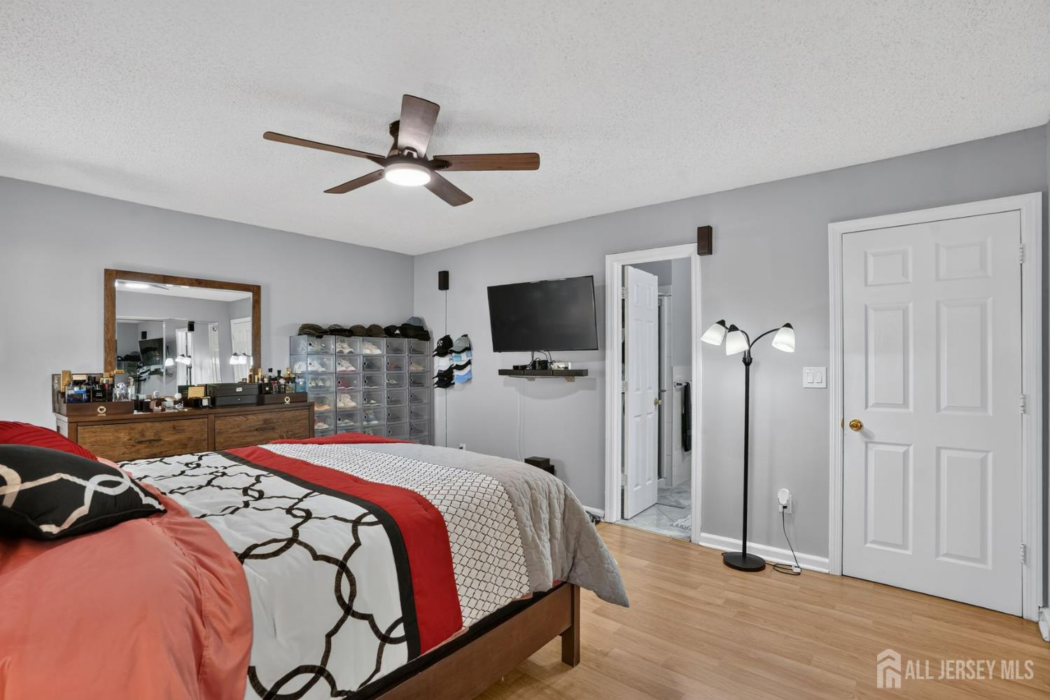 51 Woodmere Drive Sayreville NJ 08859