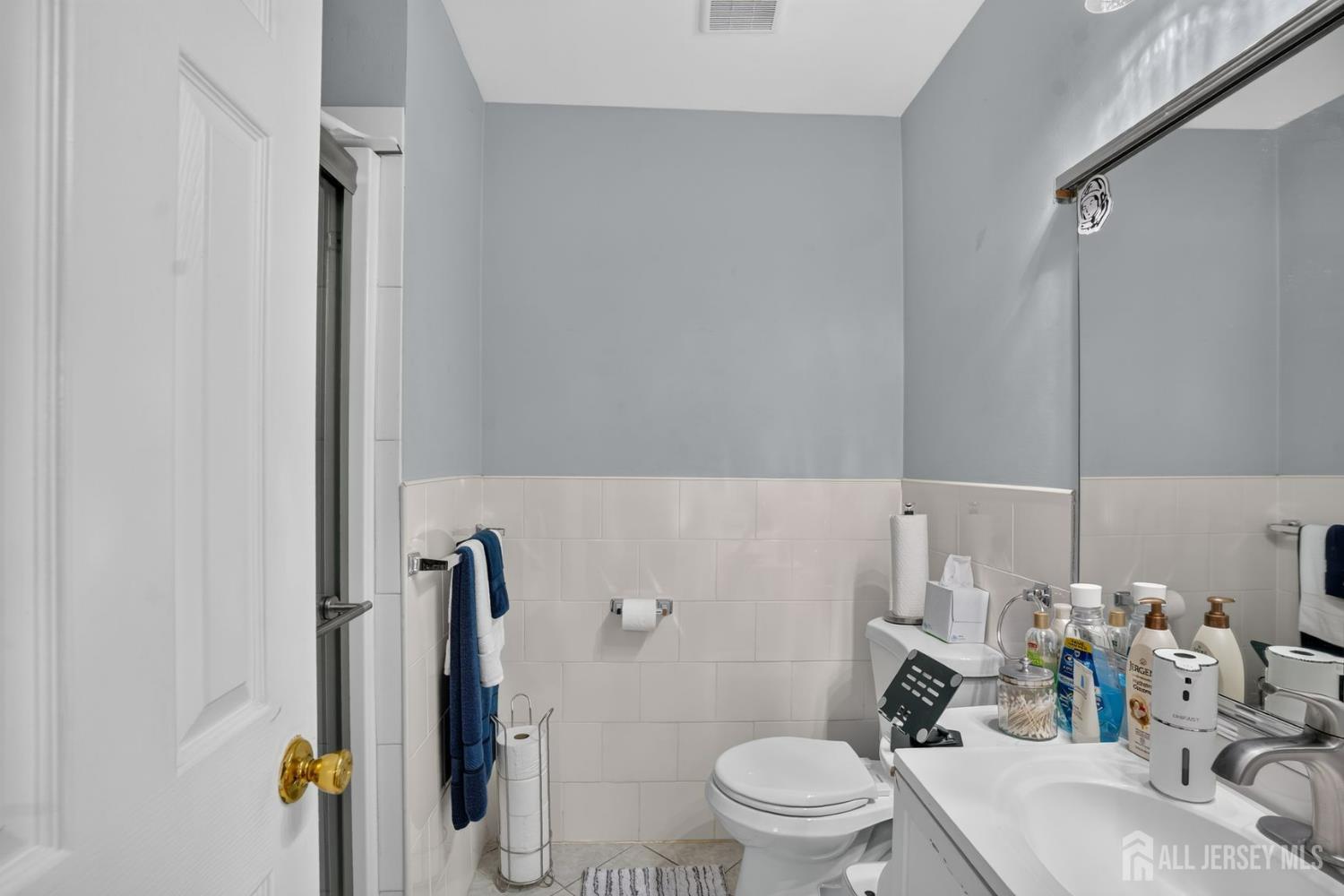 51 Woodmere Drive Sayreville NJ 08859