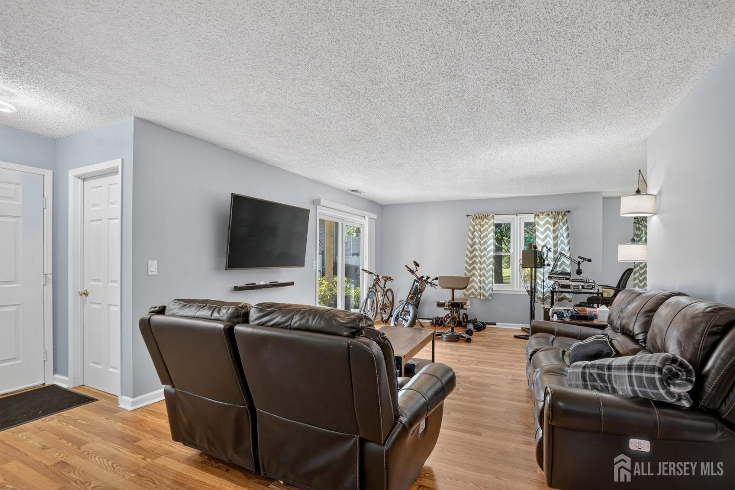51 Woodmere Drive Sayreville NJ 08859