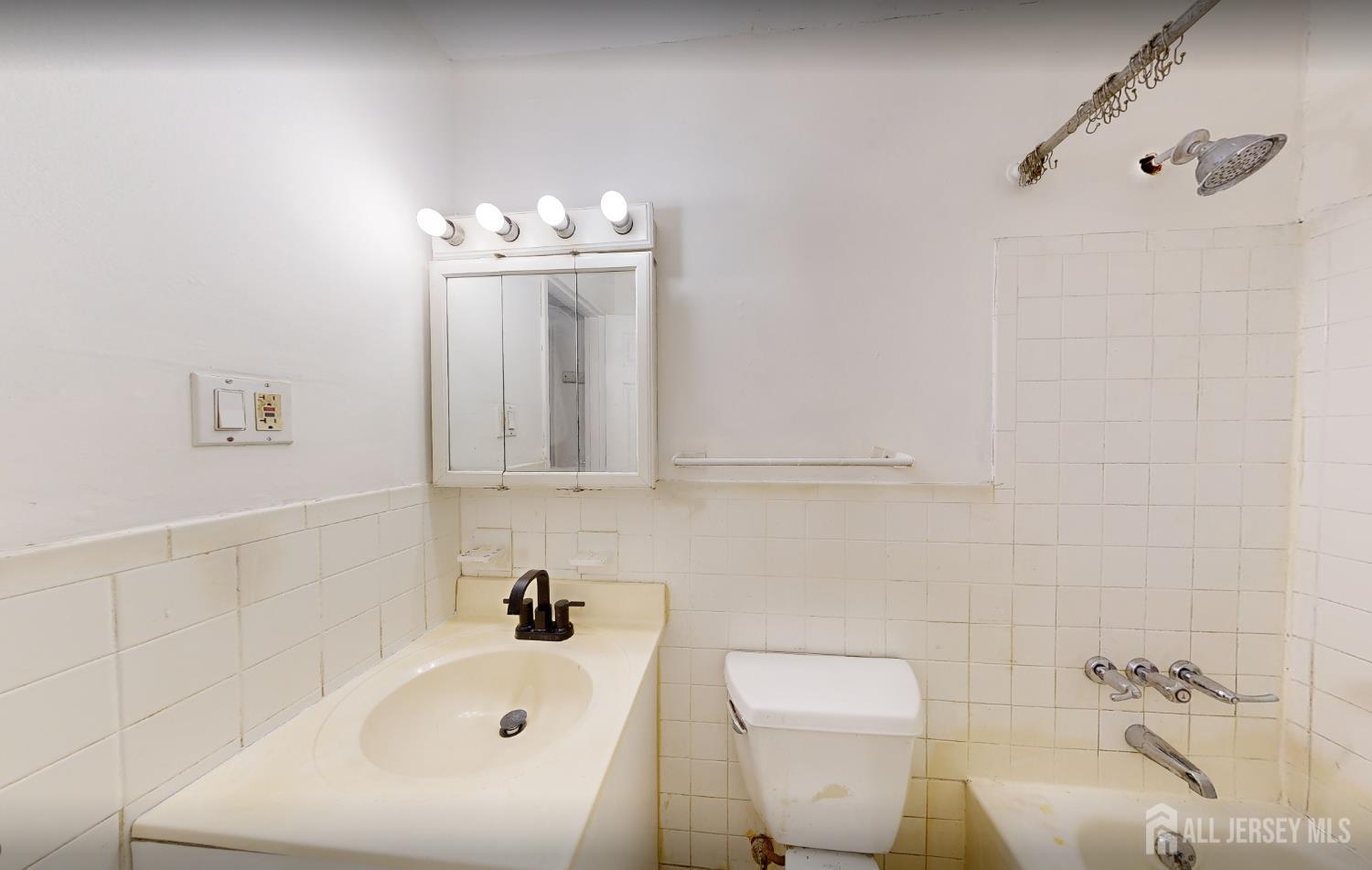 22 Lake Avenue East Brunswick NJ 08816