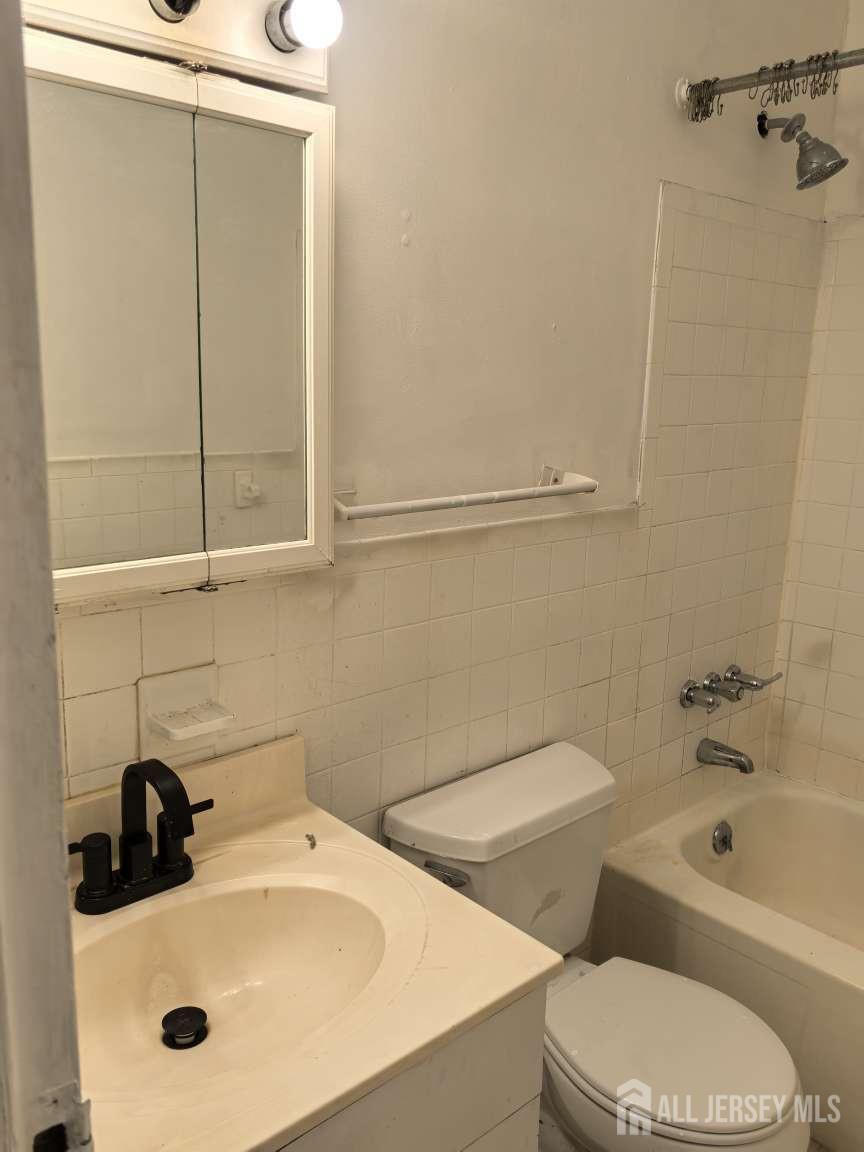 22 Lake Avenue East Brunswick NJ 08816