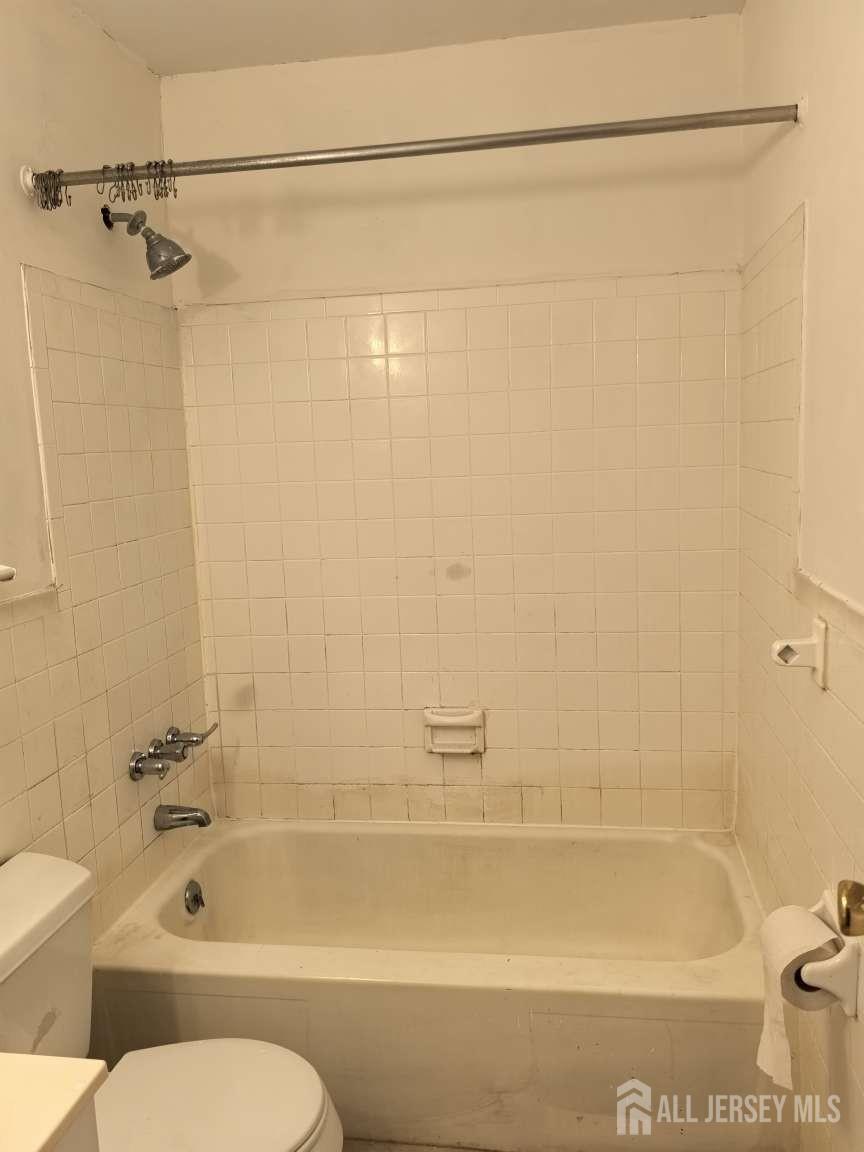 22 Lake Avenue East Brunswick NJ 08816