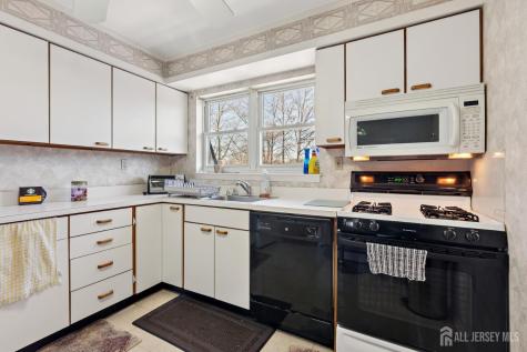 24 Woodedge Avenue Edison NJ 08817