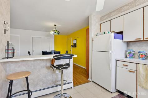 24 Woodedge Avenue Edison NJ 08817