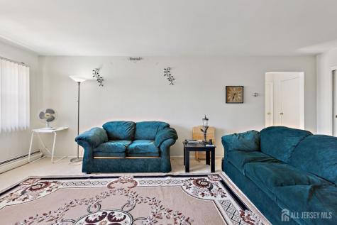 24 Woodedge Avenue Edison NJ 08817