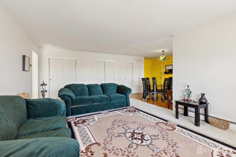 24 Woodedge Avenue Edison NJ 08817