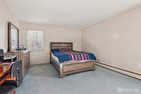 24 Woodedge Avenue Edison NJ 08817