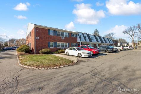 24 Woodedge Avenue Edison NJ 08817