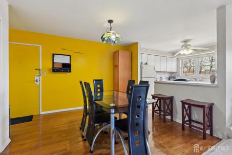 24 Woodedge Avenue Edison NJ 08817