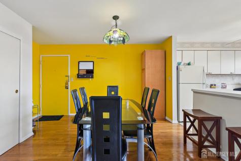 24 Woodedge Avenue Edison NJ 08817