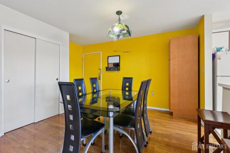 24 Woodedge Avenue Edison NJ 08817