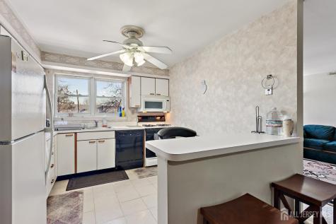 24 Woodedge Avenue Edison NJ 08817