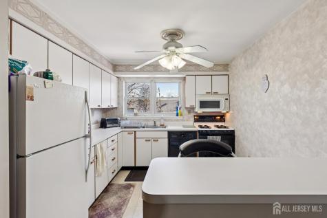 24 Woodedge Avenue Edison NJ 08817