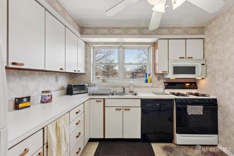 24 Woodedge Avenue Edison NJ 08817