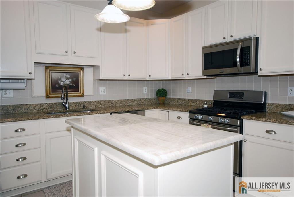 654 Bluebird Drive Monroe NJ 08831