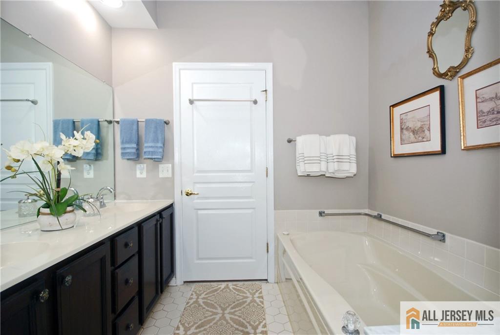 654 Bluebird Drive Monroe NJ 08831