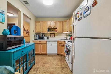 1702 Tanglewood Court Helmetta NJ 08828