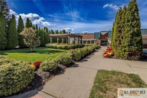 30 Larch Plaza Monroe NJ 08831