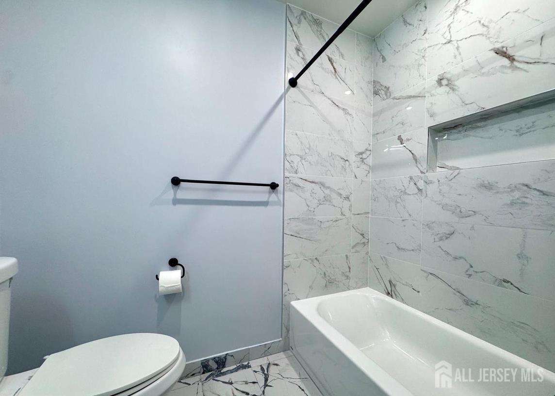 29 Farnham Square Parlin NJ 08859