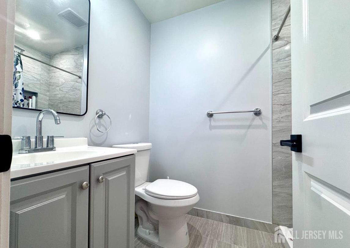 29 Farnham Square Parlin NJ 08859