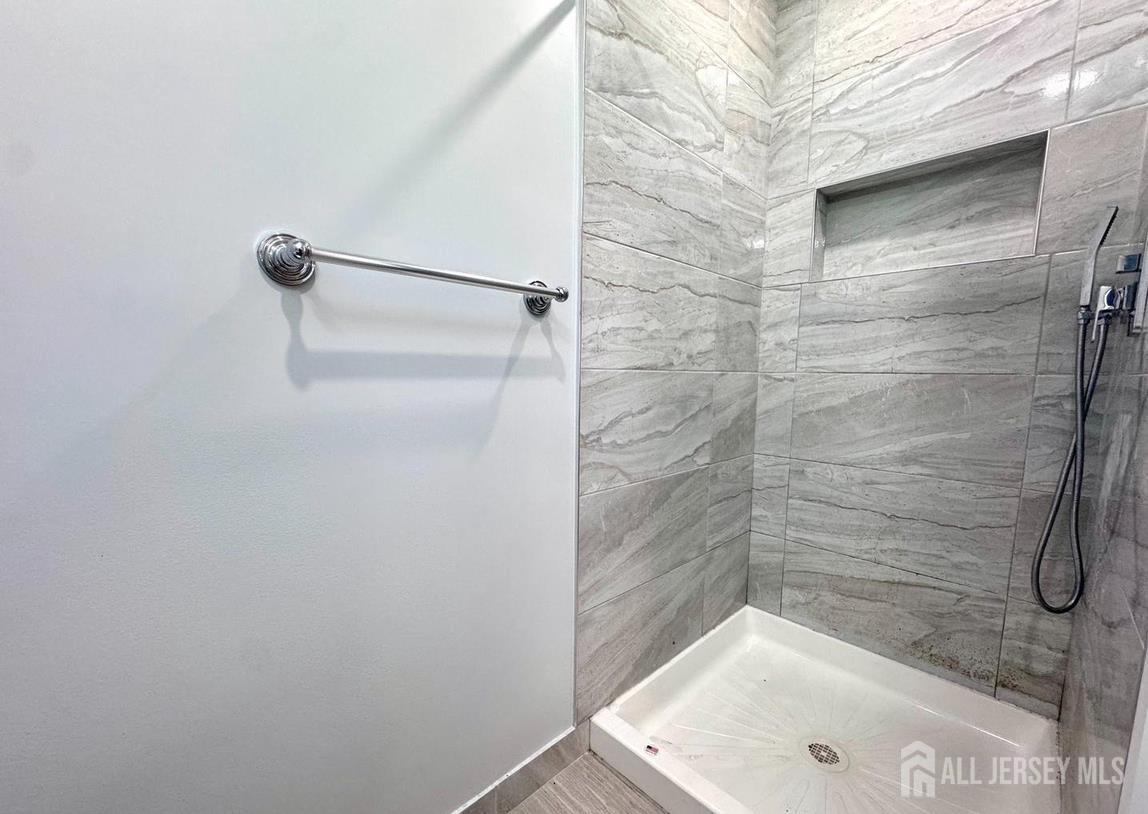 29 Farnham Square Parlin NJ 08859