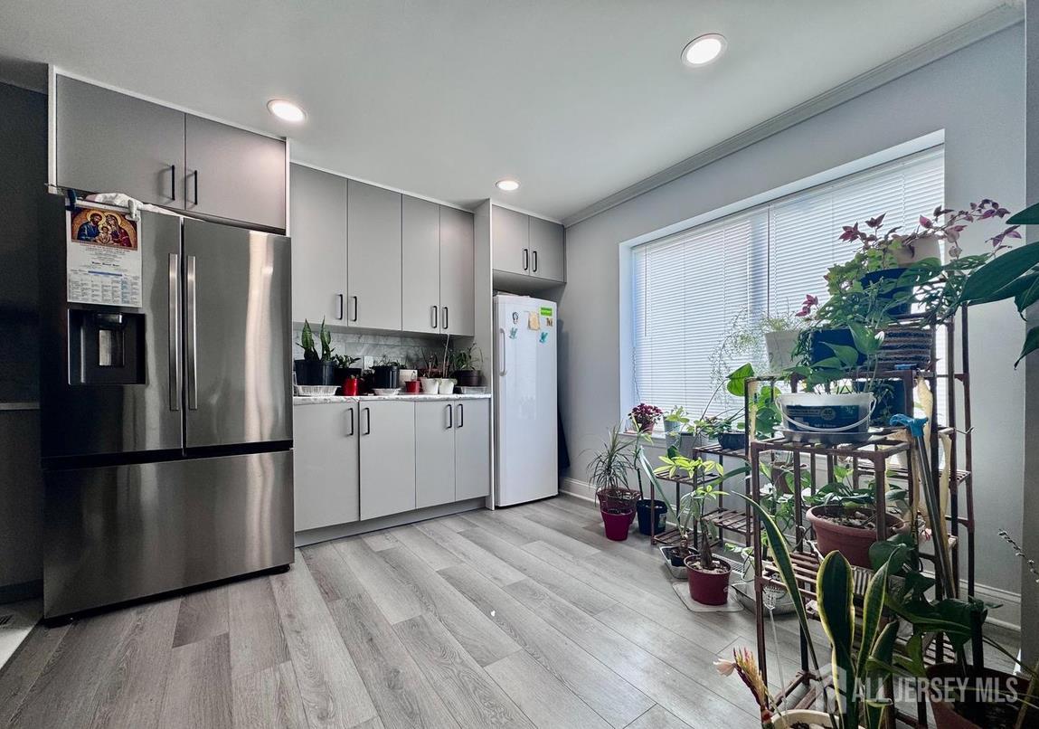 29 Farnham Square Parlin NJ 08859