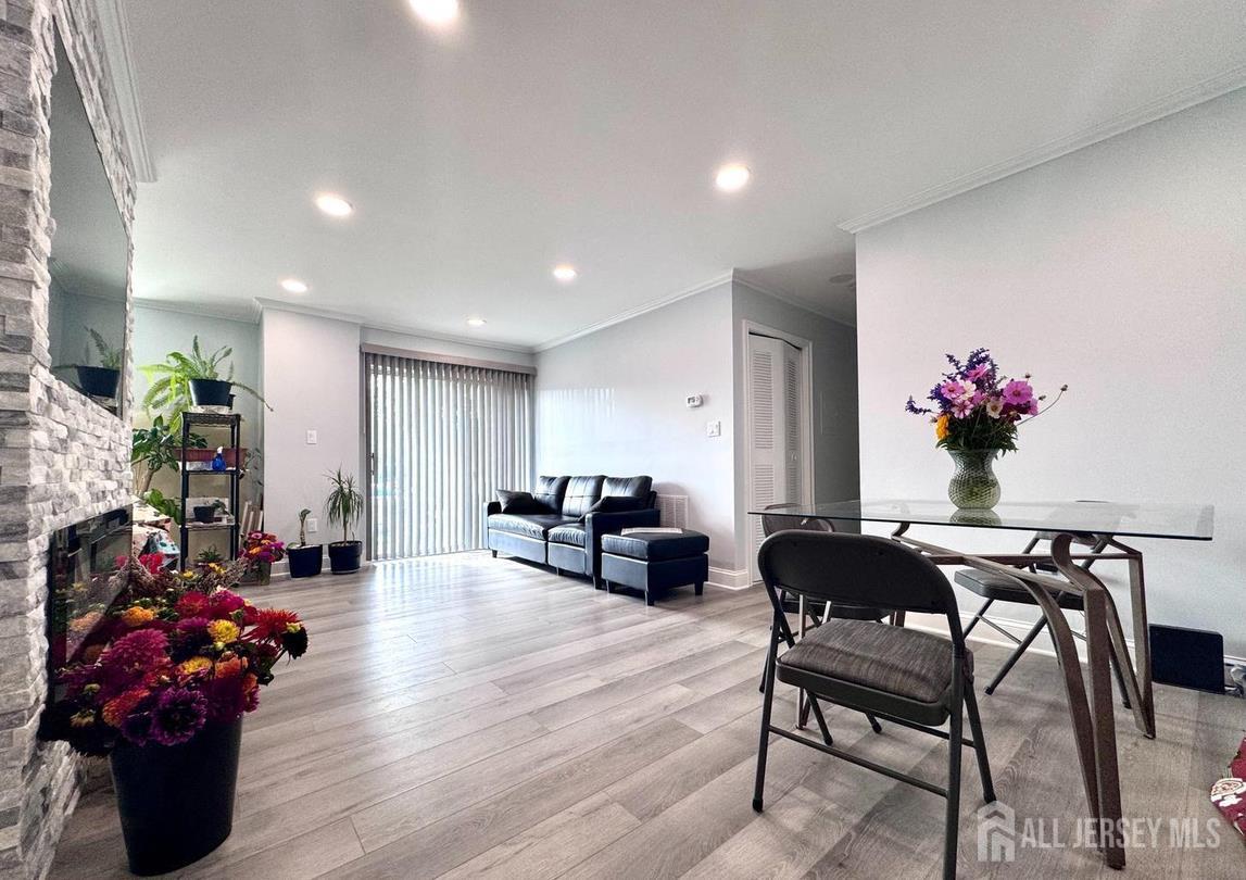 29 Farnham Square Parlin NJ 08859