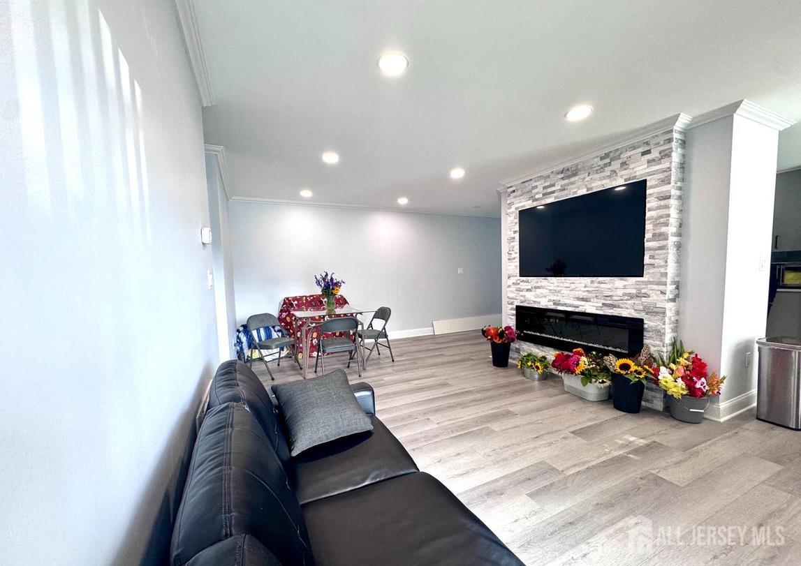 29 Farnham Square Parlin NJ 08859