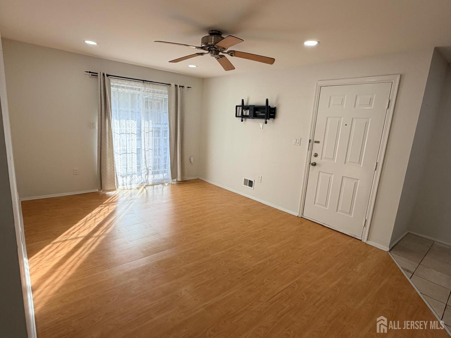 28 Brighton Way North Brunswick NJ 08902