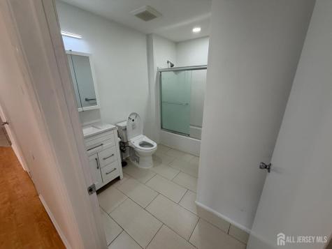 28 Brighton Way North Brunswick NJ 08902