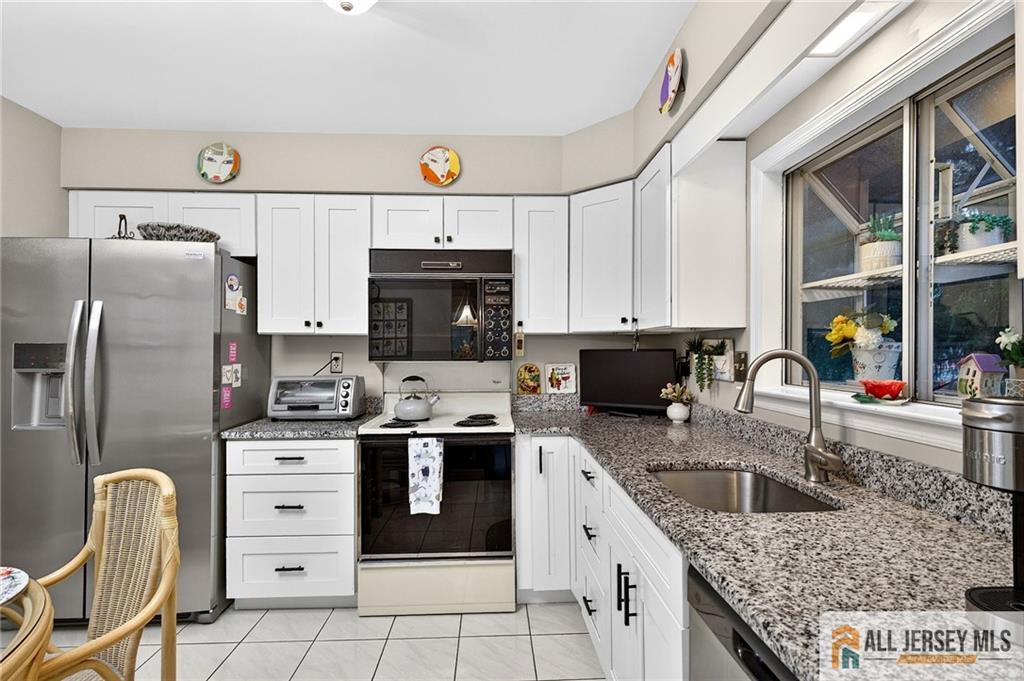 5 Hillsborough Drive Monroe NJ 08831