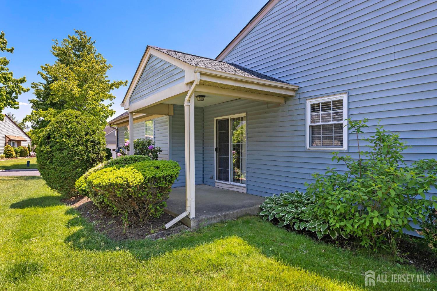 10 Alexander Hamilton Court Monroe NJ 08831