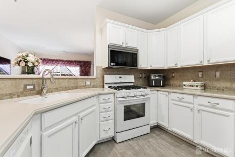 2103 Avery Court Franklin NJ 08873