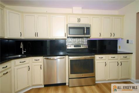 5 Surrey Court Monroe NJ 08831