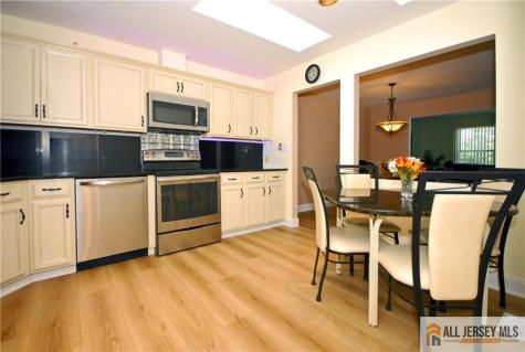 5 Surrey Court Monroe NJ 08831