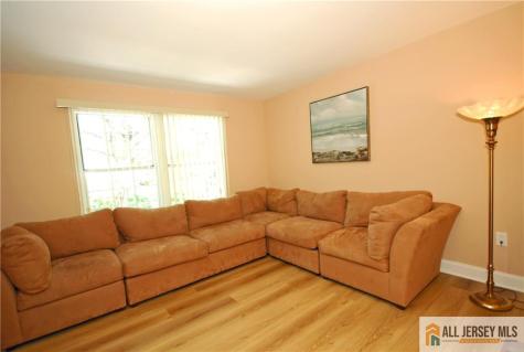 5 Surrey Court Monroe NJ 08831