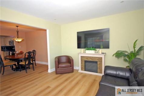 5 Surrey Court Monroe NJ 08831