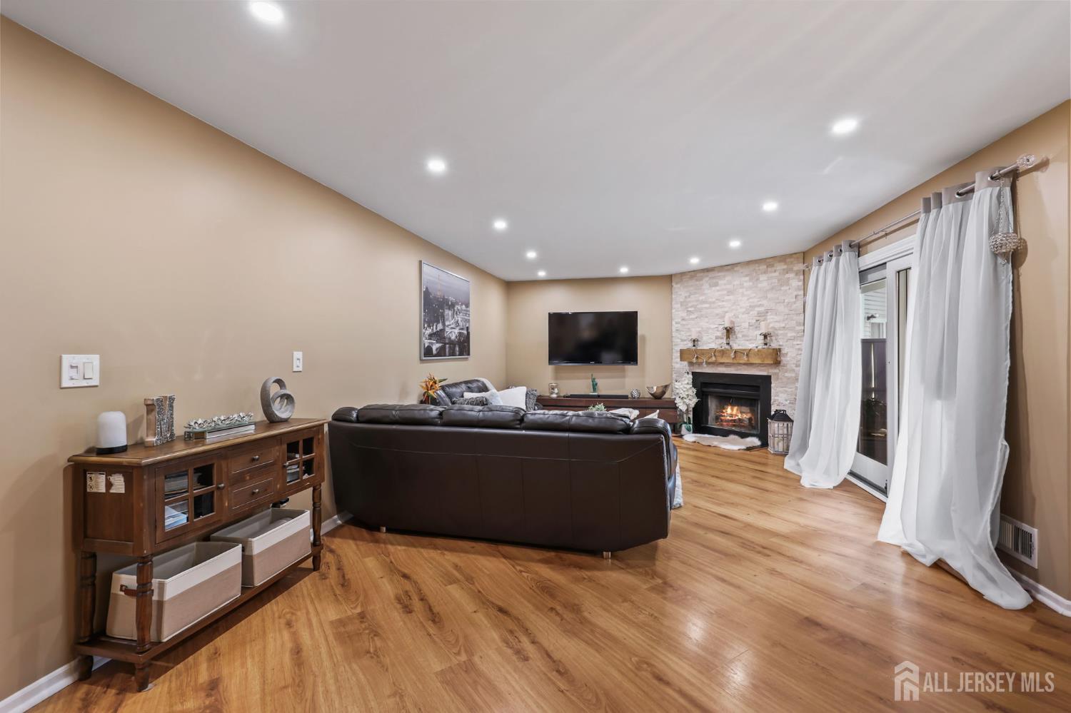25 Sandpiper Drive Parlin NJ 08859