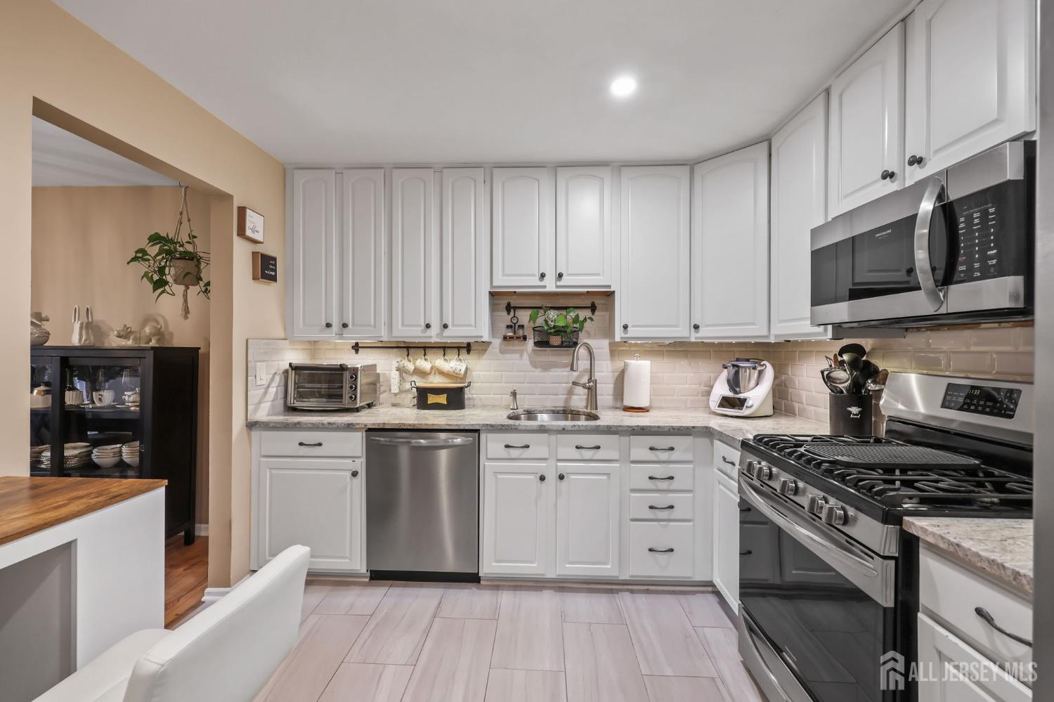 25 Sandpiper Drive Parlin NJ 08859