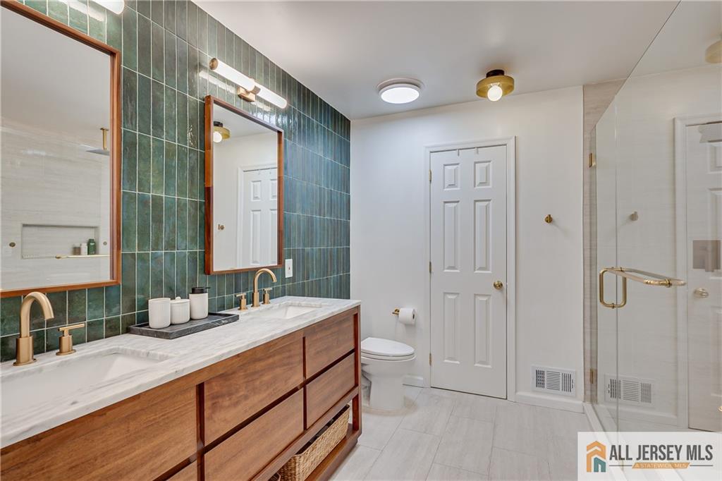 403 Somerset Court South Brunswick NJ 08540