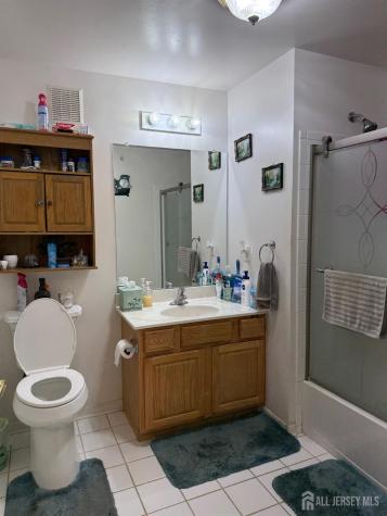 1035 Dogwood Court New Brunswick NJ 08901