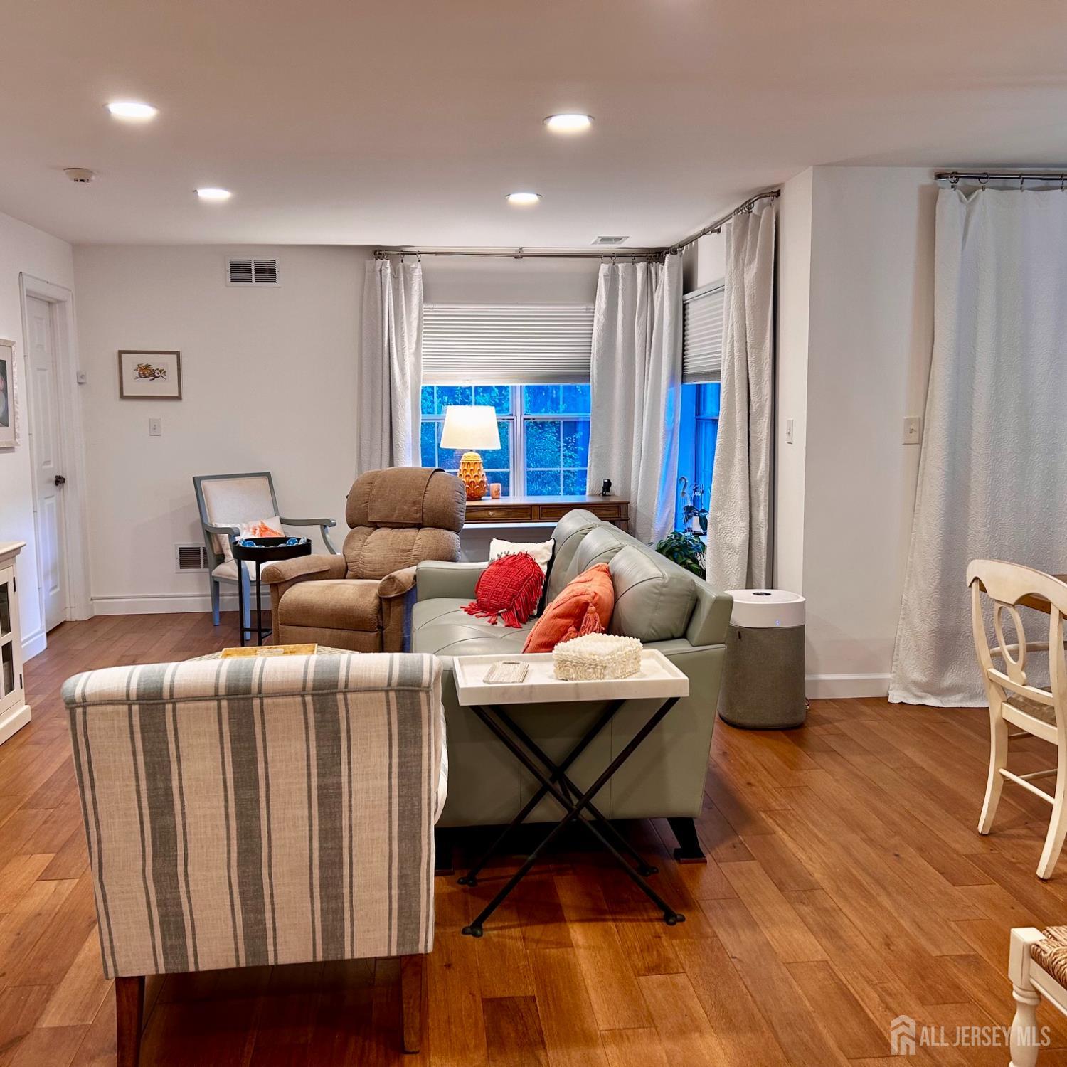 24 Edinburgh Drive Monroe NJ 08831
