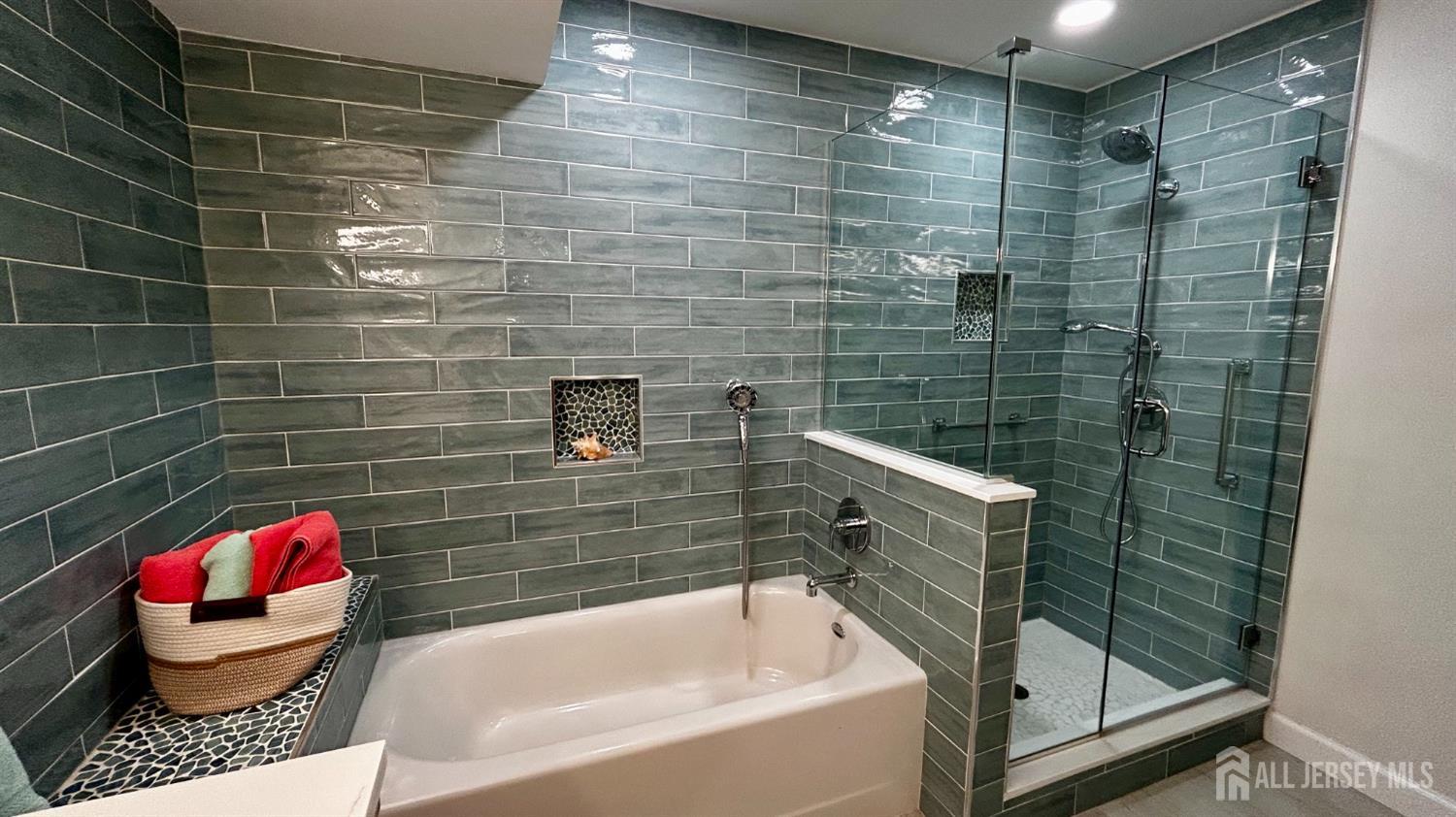24 Edinburgh Drive Monroe NJ 08831