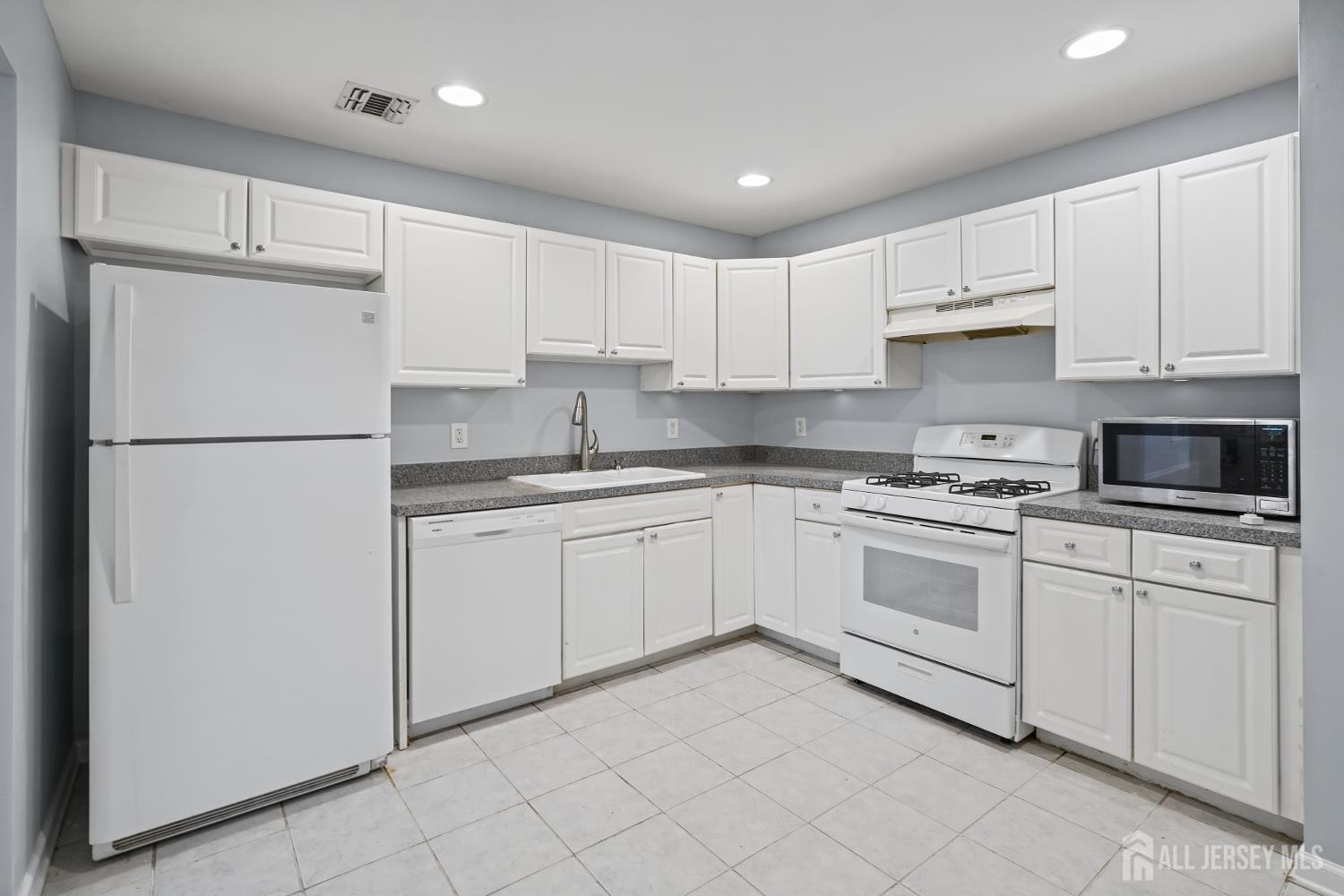 189 Sunshine Drive Piscataway NJ 08854