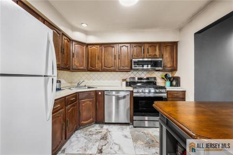 100 Dundee Court Aberdeen NJ 07747
