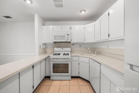 8 Lafayette Court North Brunswick NJ 08902