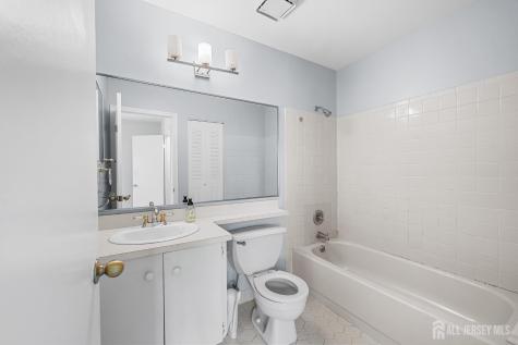 8 Lafayette Court North Brunswick NJ 08902