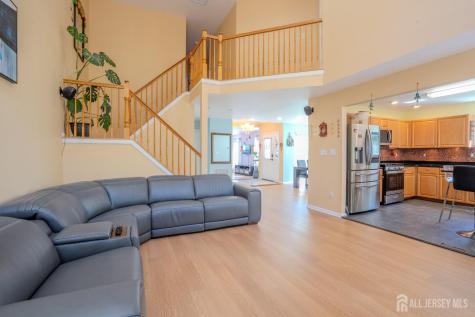 16 Hawthorne Road North Brunswick NJ 08902